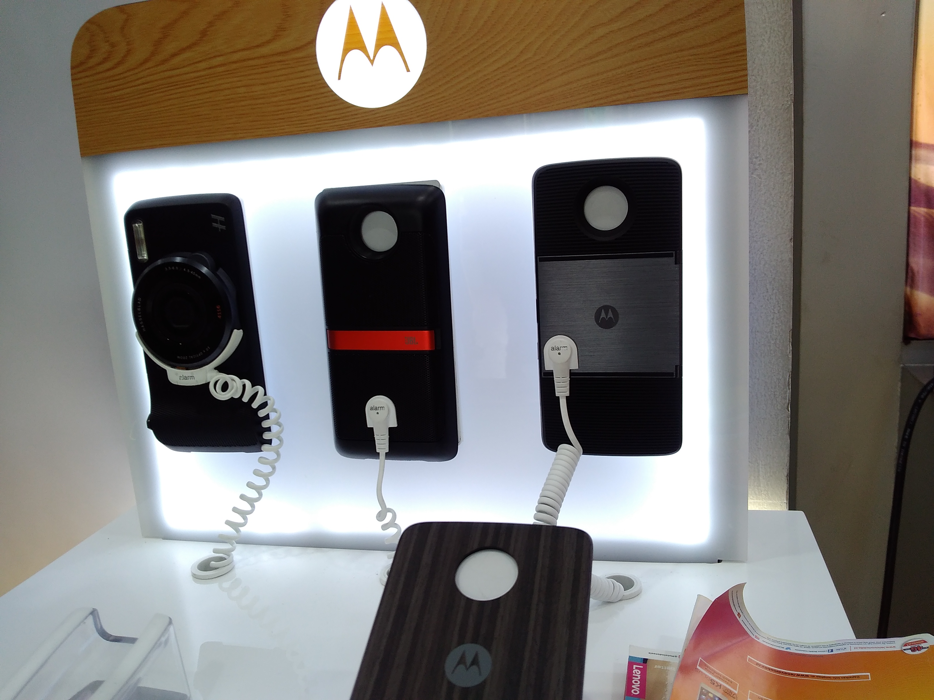 Moto Z Lebih Ringkas dibandingkan LG G5 SE