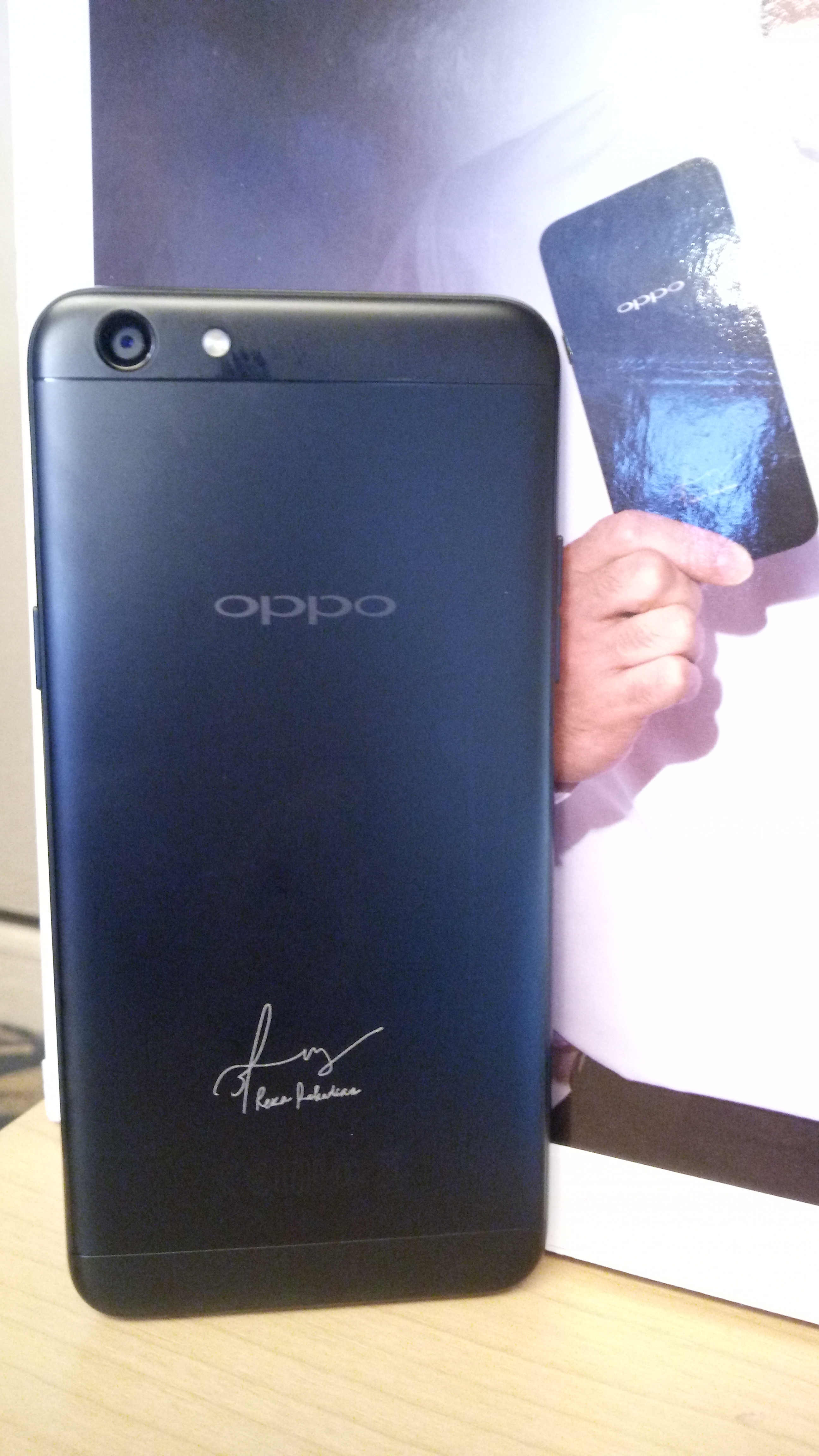 Maskulinnya Oppo F3 Reza Rahardian Limited Edition