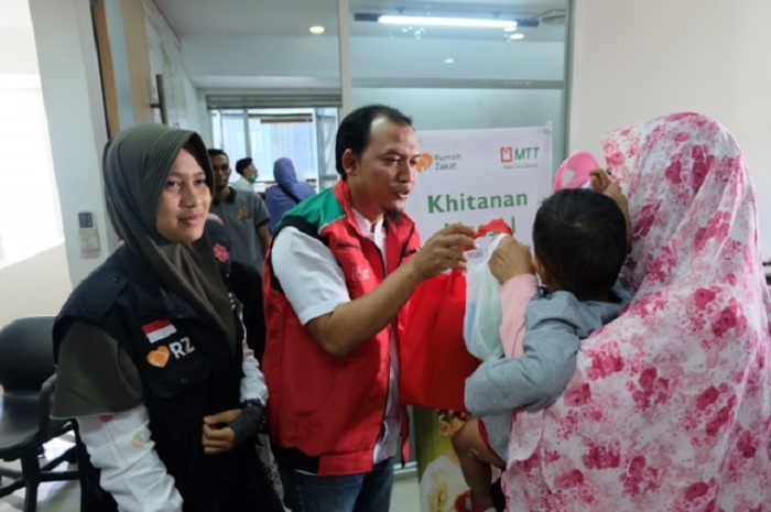 Telkomsel Beraksi Khitanan Massal di Sukabumi