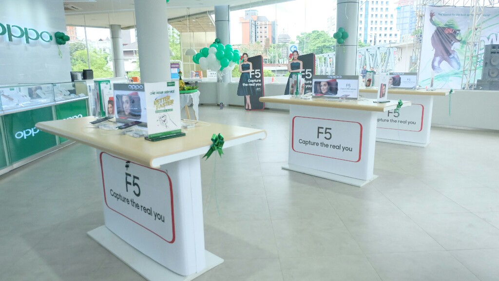 OPPO Resmikan Store Terbesar ke-2 di Malang