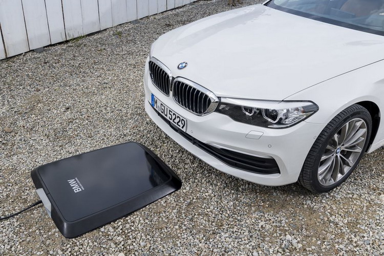 BMW Hadirkan Wireless Charging Pad di Amerika