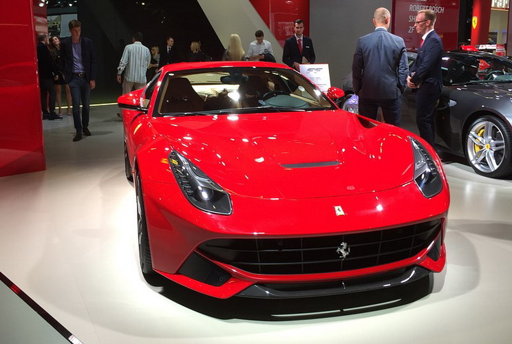 Ferarri Akan Membuat Supercar Listrik dan SUV