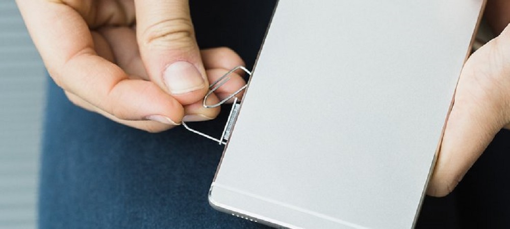4 Alat Pengganti Pencolok Slot SIM Card