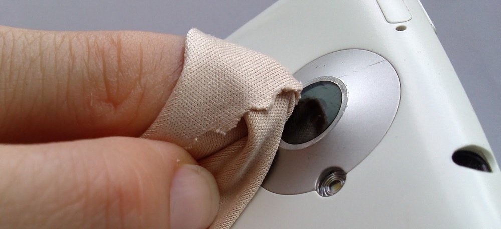 Tips: Cara Gampang Bersihkan Lensa Kamera Smartphone