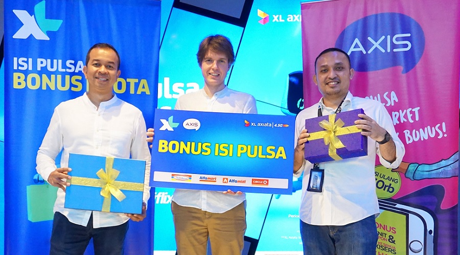 HUT 22 XL Axiata Berbagi Kado ke Pelanggan