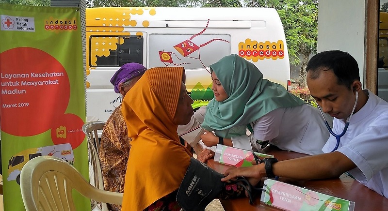 Mobil Klinik Indosat Ooredoo Bertandang ke Madiun
