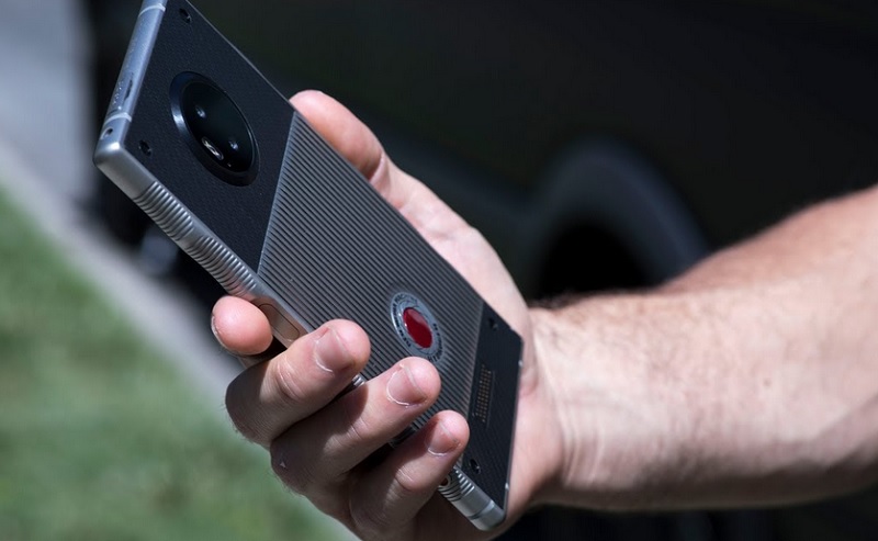 Hydrogen One versi Titanium Dilego Rp 22,5 Juta