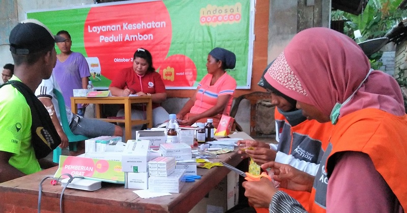 Mobil Klinik Indosat Bantu Korban Gempa Maluku