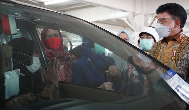 XL Corner: Menteri Johnny Plate Tinjau Program Sentra Vaksin Inisiasi XL