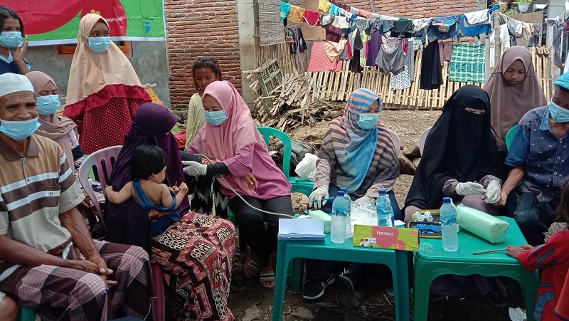 Mobil Klinik Indosat Bantu Korban Bencana Siklon Seroja