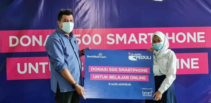 XL Corner: XL Axiata Donasi Ponsel dan Kuota Data