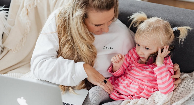 Telkomsel Gelar CSR Bertajuk InternetBaik untuk Mendidik Anak