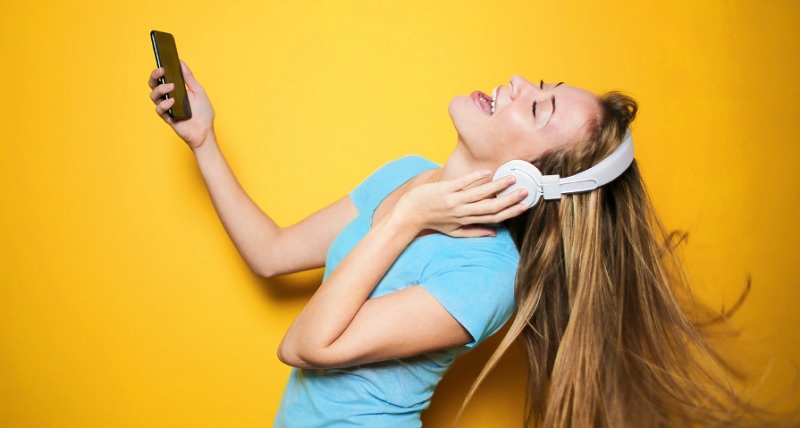 Tips  Menggunakan Headphone Agar Telinga Tetap Sehat