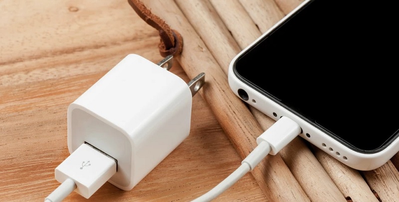 Apple Kena Denda di Brazil Jika Jual iPhone Tanpa Charger