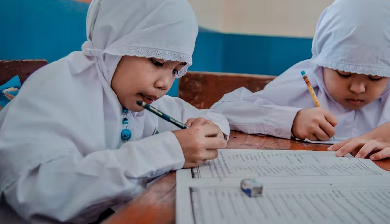 XL Axiata Bantu Renovasi Madrasah Tertua di Pontianak