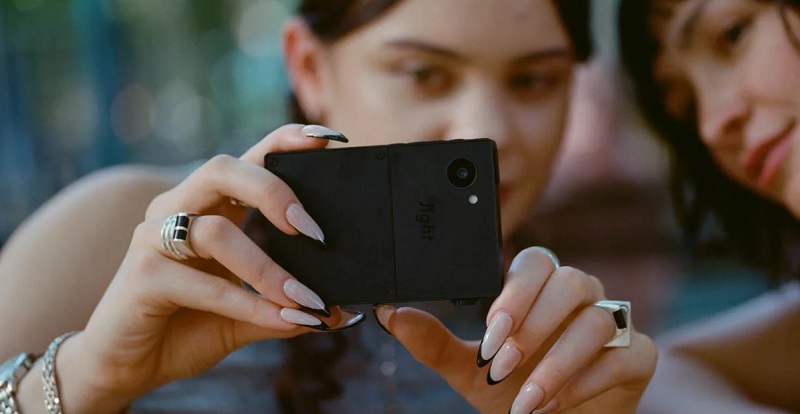 Light Phone 3 Smartphone Minimalis untuk Digital Detox